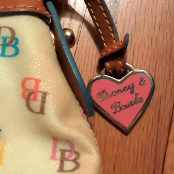 Dooney & Bourke - Y2K RARE It Girl Collection With Heart Charm & Rainbow Zipper - Picture 3 of 8